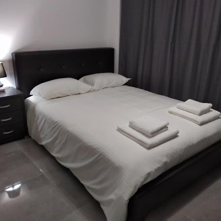 Cozy Place In The Heart Of Harbor Apartment Пафос Екстериор снимка