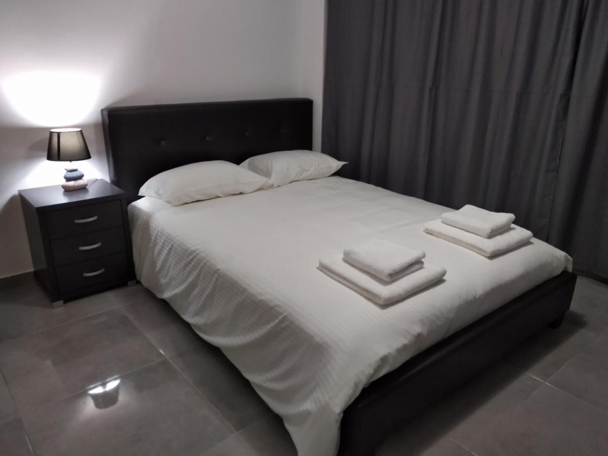 Cozy Place In The Heart Of Harbor Apartment Пафос Екстериор снимка