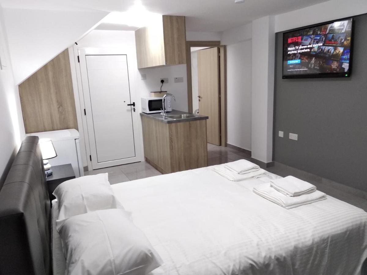 Cozy Place In The Heart Of Harbor Apartment Пафос Екстериор снимка